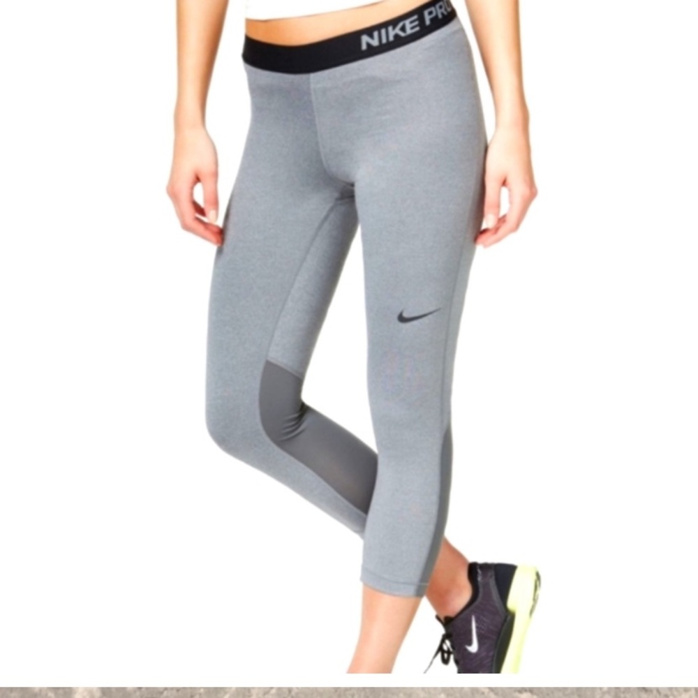 Nike Pro Dri - fit  Athletic cropped capri leggings  size Large